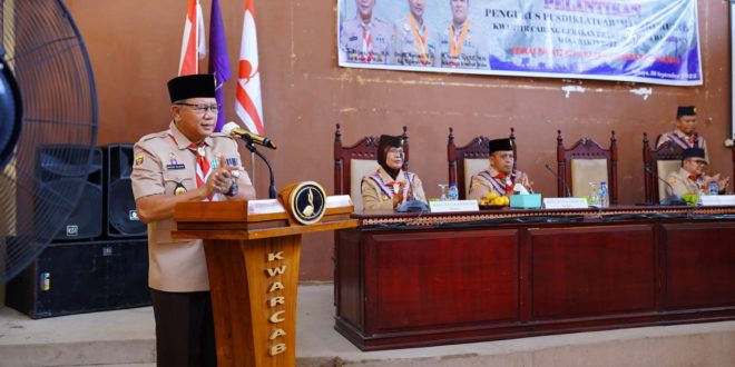 H Musni Wijaya SSos MSi sekaligus sebagai Ketua Kwartir Cabang Gerakan Pramuka Kabupaten Muba melantik Ketua dan Pengurus Pusat Pendidikan dan Pelatihan Cabang (Pusdiklatcab) “Mantri Melayu” Kwartir Cabang Gerakan Pramuka Muba Masa Bakti 2022 – 2027, bertempat di Kantor Kwartir Cabang Pramuka Muba, Jumat (30/9/2022). (Foto : Humas Pemkab Muba)