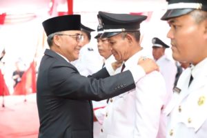 Ribuan warga masyarakat Kecamatan Bayung Lencir (BayLen) Kabupaten Muba tumpah ruah di halaman Kantor Camat Bayung Lencir, Jumat (18/11/2022) siang.