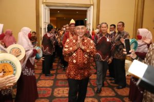H. Apriyadi Mahmud saat menghadiri pertemuan dengan warga Kabupaten Musi Banyuasin (Muba) yang berada di Kota Batam, Provinsi Kepulauan Riau, pada hari Sabtu tanggal 12 November 2022 malam, di Harmoni One Hotel & Convention Centre Batam (foto : put)