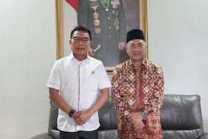 H. Apriyadi Mahmud melaporkan persoalan ilegal drilling dan refinery ke Kepala Staf Kepresidenan Jenderal (Purn)TNI Dr. H. Moeldoko, S.I.P, Kamis (24/11/2022). (Foto : Humas Pemkab Muba)