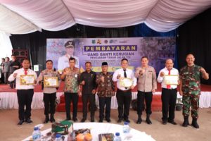 Pj Bupati Apriyadi Bareng Tim Muluskan Pembangunan Jalan Tol di Muba. (Foto : Humas Pemkab Muba)