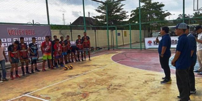 Ketua Panitia Open Tournament Volly Tahun 2022, Herdi Sulestyo, membuka acara. (foto : dok. yos)