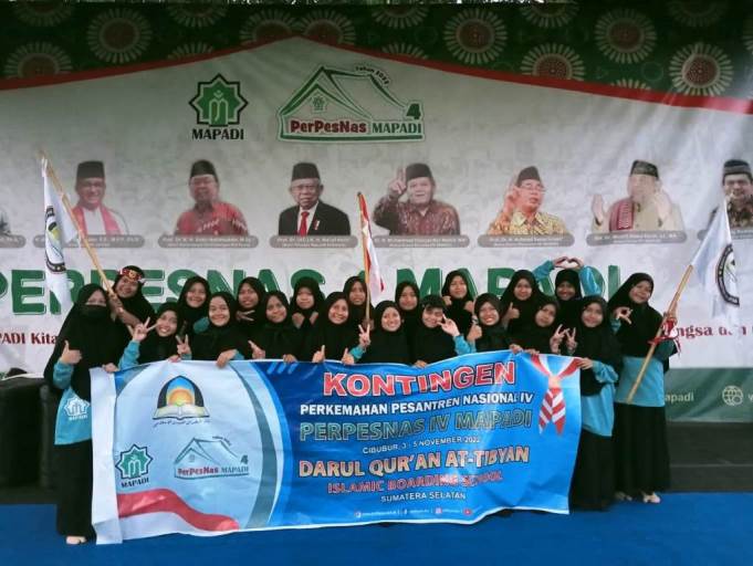 santri asal Pondok Pesantren (Ponpes) Darul Qur’an At Tibyan Islamic Boarding School yang berada di Kecamatan Mariana, Kabupaten Banyuasin, Provinsi Sumatera Selatan (Sumsel), mengikuti kegiatan Perkemahan Pesantren Nasional (Perpenas) IV Majelis Pesantren dan Ma’had Da’wah Indonesia (MAPADI) Tahun 2022 di Bumi Perkemahan Cibubur, Jakarta.