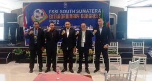Ketua PSSI, Ucok Hidayat, bersama empat Exco Asprov PSSI Sumsel yang baru terpilih.