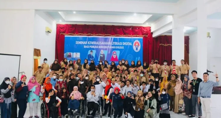 STISIPOL Candradimuka bekerja sama dengan Himpunan Wanita Disabilitas Indonesia Sumatra Selatan menggelar seminar literasi digital dan kewirausahaan. (MUSINEWS.ID/HAIRUDIN)