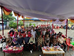 Aswari Rivai bersama warga saat Reses Tahap III Tahun 2022