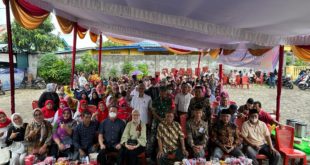 Aswari Rivai bersama warga saat Reses Tahap III Tahun 2022