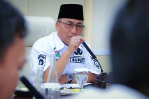 Pj. Bupati Musi Banyuasin, H. Apriyadi Mahmud, pimpin langsung rapat terkait Percepatan Penetapan dan Penegasan Batas Desa di Kabupaten Muba, dilaksanakan di Ruang Rapat Serasan Sekate, Rabu, 08 Februari 2023. (Foto : Humas Pemkab MUBA)