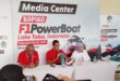 Menteri Pariwisata dan Ekonomi Kreatif Sandiaga Salahuddin Uno bersama Deputi Bidang Produk Wisata dan Penyelenggara Kegiatan, Vinsensius Jemadu (kiri) dan Direktur Informasi dan Komunikasi Perekonomian dan Maritim Kemenkominfo Septriana Tangkary (kanan) pada Konferensi Pers usai pertandingan F1 Powerboat Lake Toba 2023, 26/2/2023 ( Foto: Media Center Kominfo)