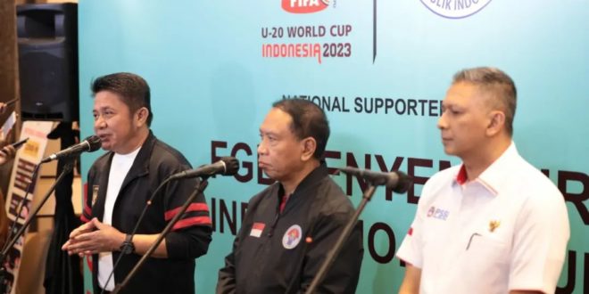 Gubernur Sumatera Selatan, Herman Deru, didampingi Menteri Pemuda dan Olahraga Republik Indonesia serta Wakil Ketua Persatuan Sepak Bola Seluruh Indonesia, saat memberikan keterangan kepada wartawan pada FGD Penyempurnaan Inpres Nomor 4 Tahun 2019 tentang Sepak Bola Nasional. (foto : Humas Pemprov Sumsel)