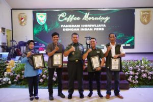 Mayjen TNI Hilman Hadi, S.I.P., M.B.A., M.Han., menggelar Silaturahmi dan Coffee Morning bersama Insan Pers yang berlangsung di Gedung Sudirman Makodam II/Swj, Jln. Jenderal Sudirman KM. 2,5 Palembang, hari Rabu tanggal 01 Februari 2023.
