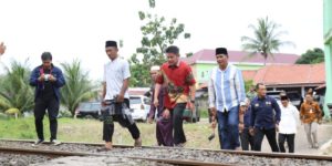 Herman Deru saat menyampaikan sambutan pada Safari jumatnya di Masjid Nurul Iman Kelurahan Pati Galung, Jumat (3/2). (Foto : Humas Prov. Sumsel)