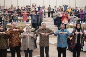 H. Mawardi Yahya menghadiri Pembukaan Rapat Koordinasi Pengarahan Pengendalian DIPA Kementerian Perindustrian RI Tahun Anggaran 2023 bertempat di Hotel Whyndham, Senin (5/2/2023). (Foto : Humas Prov. Sumsel)