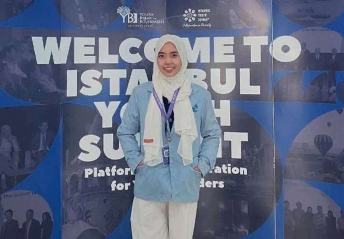 Diah Nada, mahasiswi Program Studi Hukum Ekonomi Syariah (HES) Fakultas Syariah dan Hukum Universitas Islam Negeri (UIN) Raden Fatah Palembang, berhasil terpilih sebagai delegasi resmi Indonesia dalam ajang prestisius Istanbul Youth Summit (IYS) 2023 di Turki. (MUSINEWS.ID/TRI)