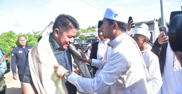 Herman Deru ke Ponpes Hamalatul Qur'an. (Foto : Humas Prov. Sumsel)