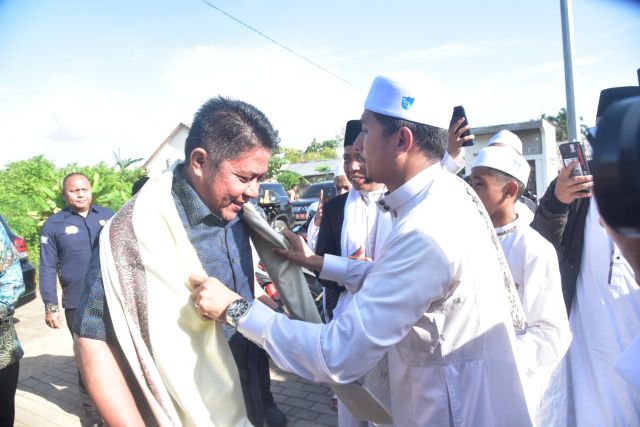 Herman Deru ke Ponpes Hamalatul Qur'an. (Foto : Humas Prov. Sumsel)