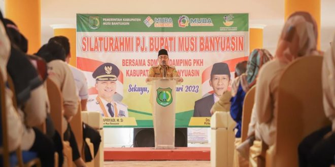 Pj Bupati Musi Banyuasin, H. Apriyadi saat bersilahturahmi dengan SDM Pendamping Program Keluarga Harapan (PKH), Senin (20/02/2023). (Foto : Humas Pemkab MUBA)