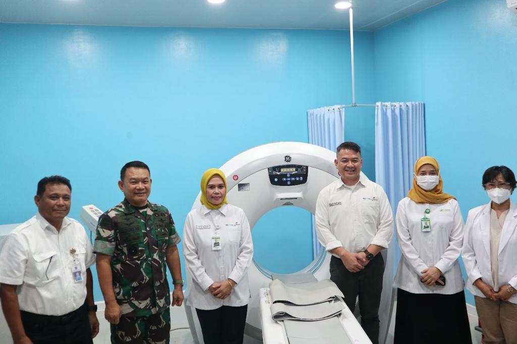 Kepala Staf TNI Angkatan Darat (KSAD) Jenderal TNI Dr. Dudung Abdurachman, S.E, M.M di Rumah Sakit Umum Pindad Bandung, Senin tanggal 27 Maret 2023.