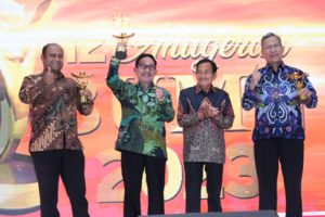 Direktur Utama PT Bukit Asam Tbk (PTBA) Arsal Ismail memperoleh penghargaan The Best CEO Perusahaan BUMN & Anak Perusahaan BUMN Tbk kategori CEO Strategic Orientation dalam ajang Anugerah BUMN 2023.