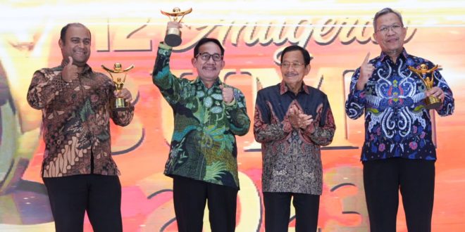 Direktur Utama PT Bukit Asam Tbk (PTBA) Arsal Ismail memperoleh penghargaan The Best CEO Perusahaan BUMN & Anak Perusahaan BUMN Tbk kategori CEO Strategic Orientation dalam ajang Anugerah BUMN 2023.