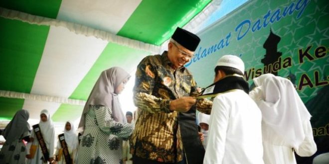 Wisuda Ke-1 santriwan dan santriwati Rumah Tahfidz Qur’an Hasyim Al-Haq. (Foto : Humas Prov. Sumsel)
