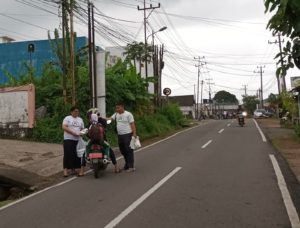 Santri Dukung Ganjar Sumsel kembali menggelar aksi sosial Jum'at Berkah Berbagi di Jalanan Kota Palembang.