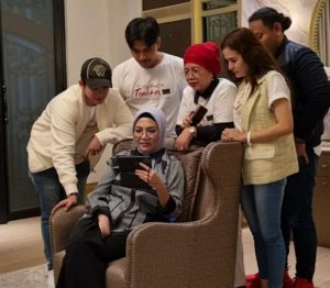 Ketua DPRD Sumatera Selatan Hj. RA Anita Noeringhati, SH., MH menerima silaturahmi pemain hingga Executive Producer film My Great Teacher 2023, Sabtu (18/3/2023).