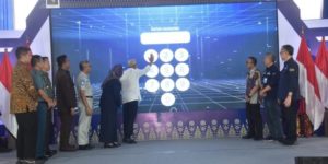 Mawardi Yahya, Wakil Gubernur Sumsel, saat launching modern E-Dempo dan Pemutihan PKB di Kambang Iwak Palembang, hari Kamis sore tanggal 30 Maret 2023. (foto : Humas Pemprov Sumsel)