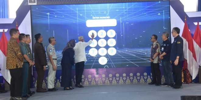 Mawardi Yahya, Wakil Gubernur Sumsel, saat launching modern E-Dempo dan Pemutihan PKB di Kambang Iwak Palembang, hari Kamis sore tanggal 30 Maret 2023. (foto : Humas Pemprov Sumsel)