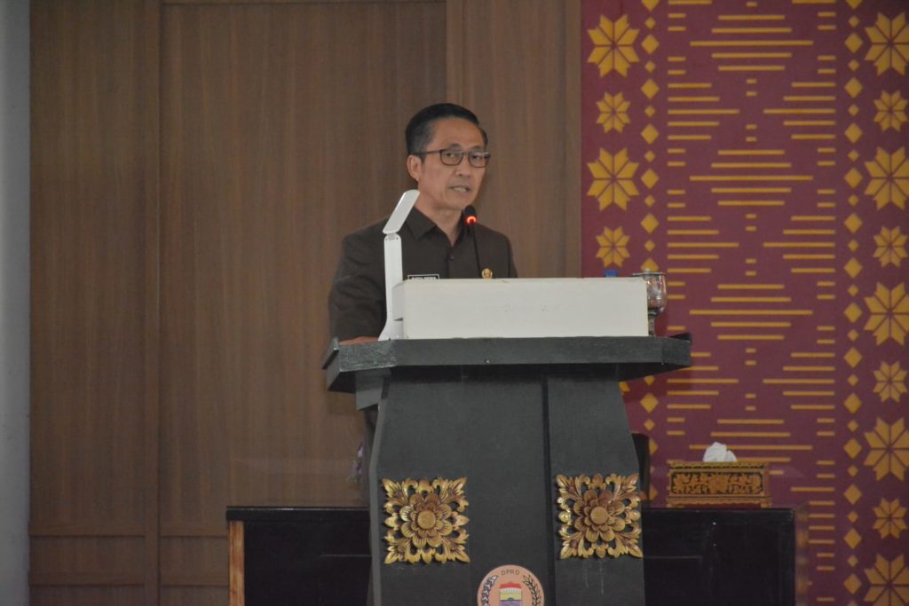 Sekretaris Daerah Kota Palembang, Ratu Dewa, menyampaikan draft Rancangan Peraturan Daerah Tentang Rencana Tata Ruang dan Tata Wilayah tahun 2023-2043 saat Rapat Paripurna DPRD Kota Palembang hari Rabu tanggal 1 Maret 2023. (foto : Humas DPRD Kota Palembang)