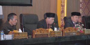 Sekretaris Daerah Kota Palembang, Ratu Dewa, menghadiri Rapat Paripurna DPRD Kota Palembang dengan agenda Pembahasan Raperda Tentang Rencana Tata Ruang dan Tata Wilayah, hari Rabu tanggal 1 Maret 2023. (foto : Humas DPRD Kota Palembang)