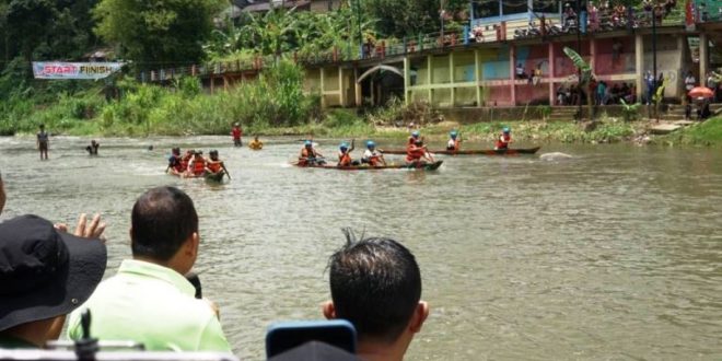 Wali Kota Lubuklinggau, H. SN Prana Putra Sohe, membuka perlombaan Bidar yang dilaksanakan di aliran Sungai Kelingi Kampung Ulung, Kelurahan Lubuklinggau Ulu, Kota Lubuklinggau.