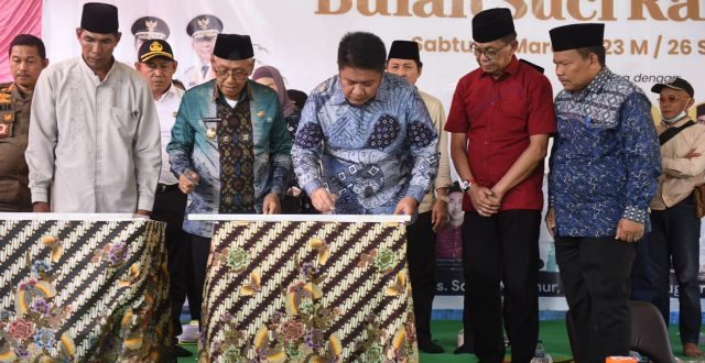 Peresmian Kantor Camat Selat Penuguan dan Jalan Penghubung Tingkatkan Perekonomian Warga Desa Songo Makmur. (Foto : Humas Prov. Sumsel)