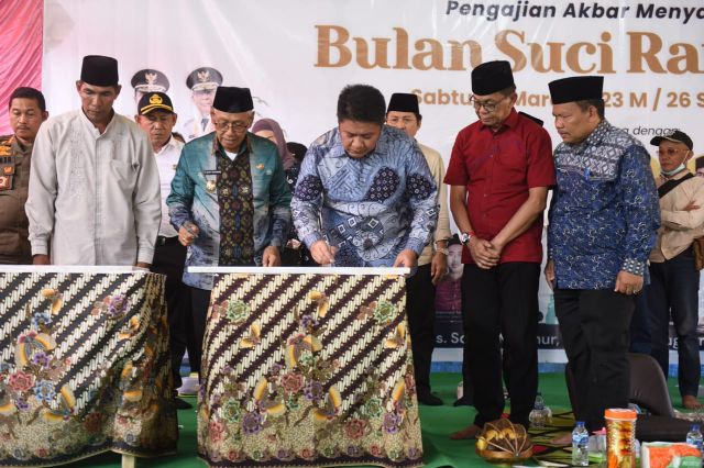 Peresmian Kantor Camat Selat Penuguan dan Jalan Penghubung Tingkatkan Perekonomian Warga Desa Songo Makmur. (Foto : Humas Prov. Sumsel)