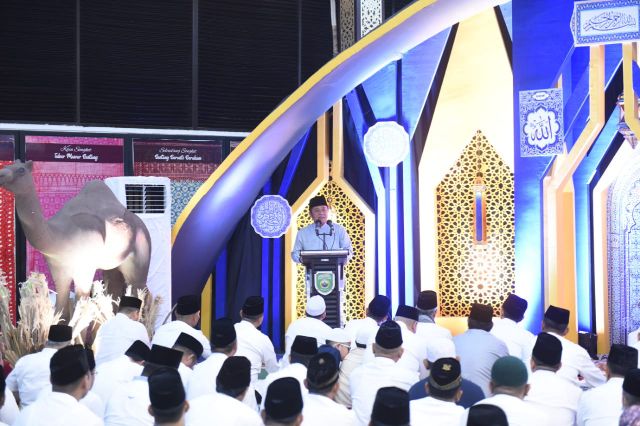 Sholat Tarawih Berjemaah Perdana di Griya Agung. (Foto : Humas Prov. Sumsel)