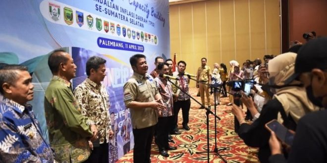 Gubernur Provinsi Sumatera Selatan, Herman Deru, menghadiri High Level Meeting Tim Pengendali Inflasi Daerah Provinsi Sumatera Selatan di Ballroom Aryaduta Palembang, hari Selasa tanggal 11 April 2023. (foto : Humas Pemprov Sumsel)