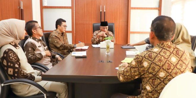 Pj Bupati Muba Apriyadi Mahmud saat menerima Jajaran Fakultas Pertanian Universitas Muhammadiyah Palembang di Kantor Perwakilan Musi Banyuasin di Palembang, Kamis (13/4/2023).