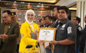 RA Anita Berikan Penghargaan ke Satresnarkoba Palembang