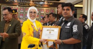 RA Anita Berikan Penghargaan ke Satresnarkoba Palembang