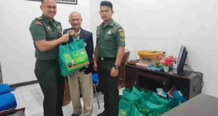 simbolis bantuan diterima langsung oleh Ketua Umum KONI Sumsel H. Hendri Zainuddin melalui Kepala Bidang Kerjasama Dalam Negeri dan Antar Lembaga H. Fahrurrozie Bey pada Kamis, 30 Maret 2023.