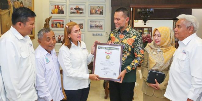 Kunjungan silaturahmi Pengurus SMSI Sumut di ruang kerjanya, Lantai 2 Gedung DPRD Sumsel, Jalan Imam Bonjol Medan, hari Selasa tanggal 4 April 2023.