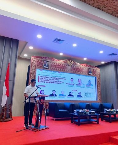 sosialisasi dan edukasi pasar modal terpadu 2023 di Ballroom OJK Regional 7 Sumbagsel, Selasa (14/3).