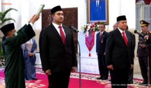 Presiden RI Jokowi (Jokowi) resmi melantik Ario Bimo Nandito Ariotedjo atau yang biasa dipanggil Dito Ariotedjo sebagai Menteri Pemuda dan Olahraga (Menpora) yang baru pada Senin (3/4) petang ini di Istana Negara, Jakarta Pusat.(foto:istimewa)