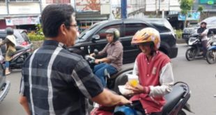 Personil Sat Res Narkoba Polres Lubuklinggau yang dipimpin Kasat Res Narkoba, AKP Hendrawan, melaksanakan kegiatan berbagi takjil untuk berbuka puasa kepada masyarakat, pada hari Jum’at tanggal 31 Maret 2023.