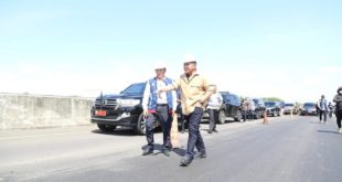 Gubernur Provinsi Sumatera Selatan (Sumsel), Herman Deru, melakukan peninjauan perbaikan Jalan Tol Palembang-Kayuagung, hari Minggu tanggal 2 April 2023. (Humas Pemprov Sumsel)