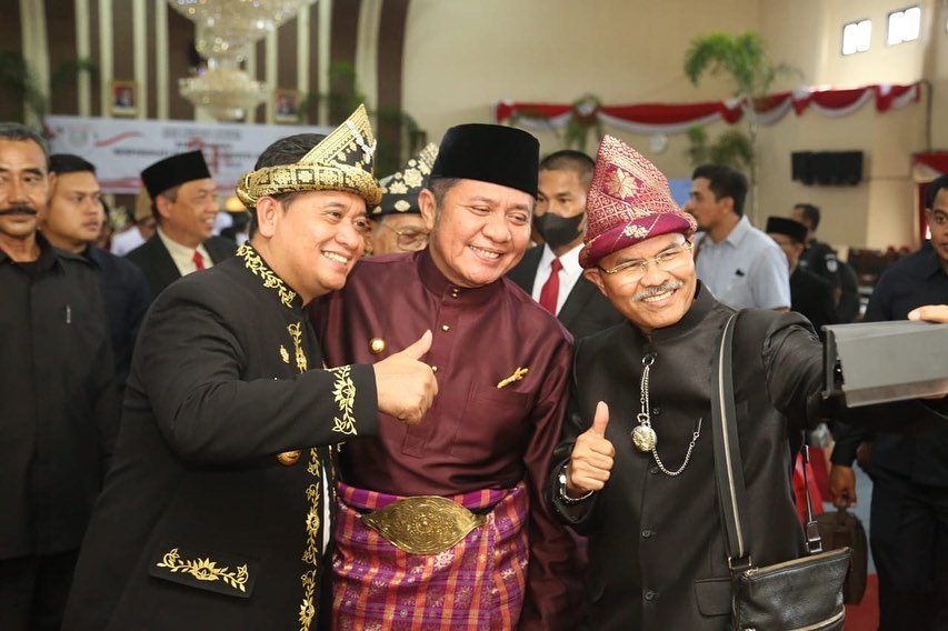 Gubernur Provinsi Sumatera Selatan, Herman Deru, saat menghadiri Sidang Paripurna Istimewa DPRD Kabupaten Banyuasin dalam rangka memperingati Hadi Jadi Kabupaten Banyuasin ke 21 Tahun, hari Senin tanggal 10 April 2023. (foto : IG Humas Prov Sumsel)