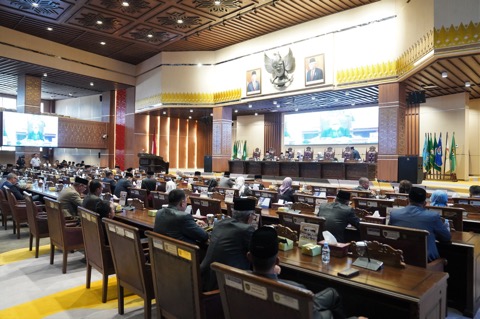 Anggota Rapat Paripurna Istimewa