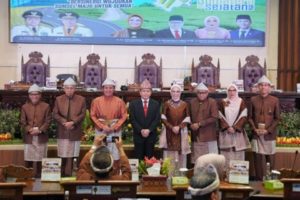 Pimpinan Rapat Paripurna Istimewa