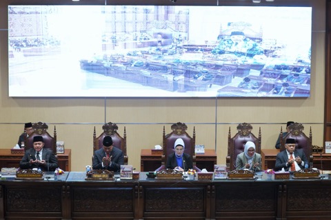 Pimpinan Rapat Paripurna Istimewa