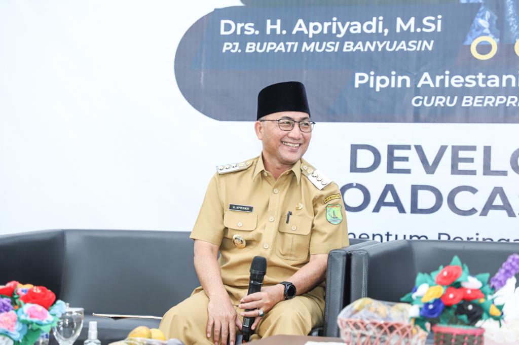 Penjabat (Pj) Bupati Muba H Apriyadi hadir sebagai narasumber Development Broadcasting Unit Momentum Peringatan Hari Pendidikan Nasional